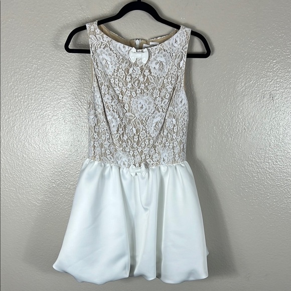 Lovers and Friends Serena Mini Dress in White - Picture 4 of 8